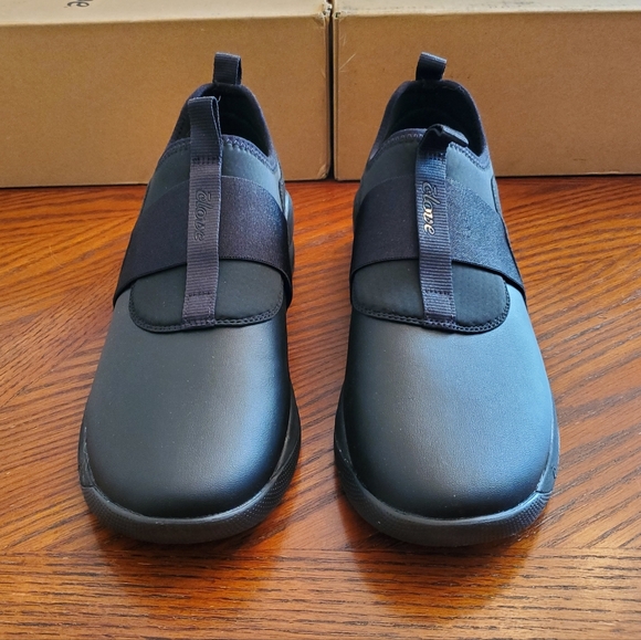 NWOT Clove Solo Sneakers - Picture 2 of 14